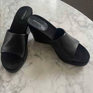 AEROSOLES Black Wedge Slides size 9